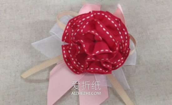 怎么做玫瑰花胸花图解 缎带玫瑰花胸花制作- www.aizhezhi.com