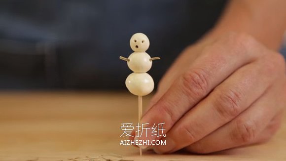 怎么做雪景装饰杯方法 冬天雪景装饰摆件制作- www.aizhezhi.com