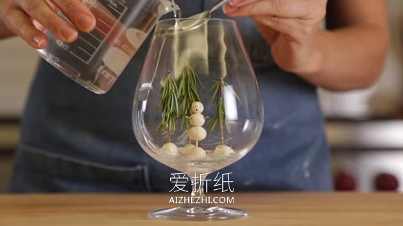 怎么做雪景装饰杯方法 冬天雪景装饰摆件制作- www.aizhezhi.com