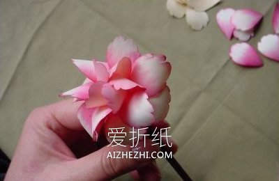 怎么把刨花做成花朵 刨花手工制作花朵图解- www.aizhezhi.com