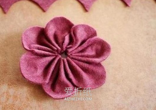 怎么做不织布樱花图解 手工布艺樱花制作方法- www.aizhezhi.com