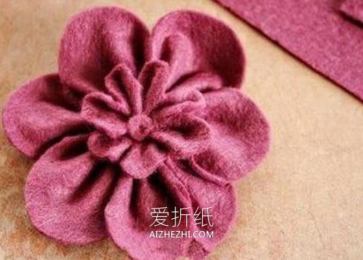 怎么做不织布樱花图解 手工布艺樱花制作方法- www.aizhezhi.com