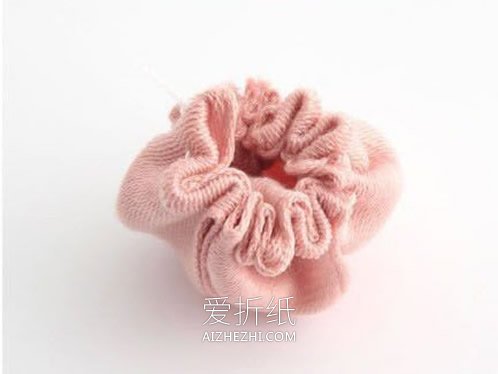 怎么做玫瑰花发卡图解 手工缎带玫瑰发饰制作- www.aizhezhi.com