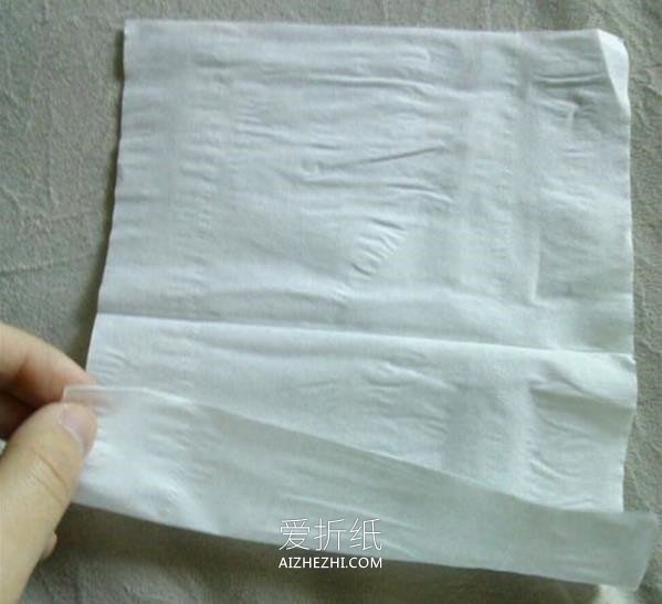 如何把餐巾纸折成玫瑰 餐巾纸玫瑰花的折法- www.aizhezhi.com