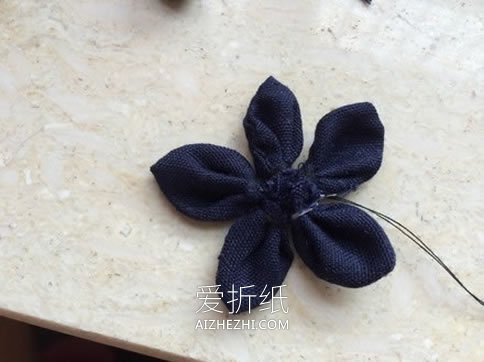 碎布怎么废物利用 手工制作可爱的小布花- www.aizhezhi.com