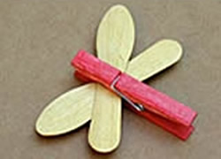幼儿怎么做蜻蜓教程 冰棍棒手工制作蜻蜓图解- www.aizhezhi.com