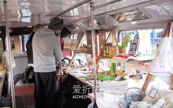 旧面包车改造精致小店 边旅行边把钱赚了！- www.aizhezhi.com