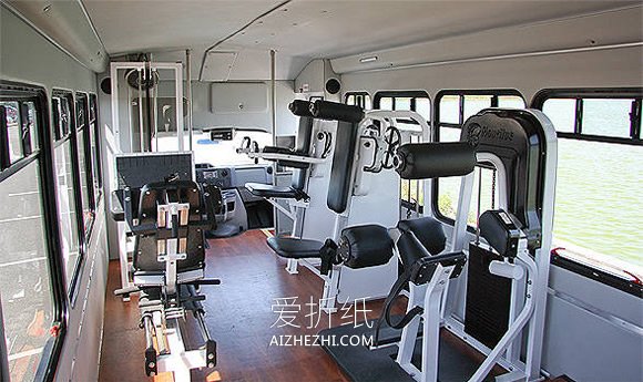 旧面包车改造精致小店 边旅行边把钱赚了！- www.aizhezhi.com