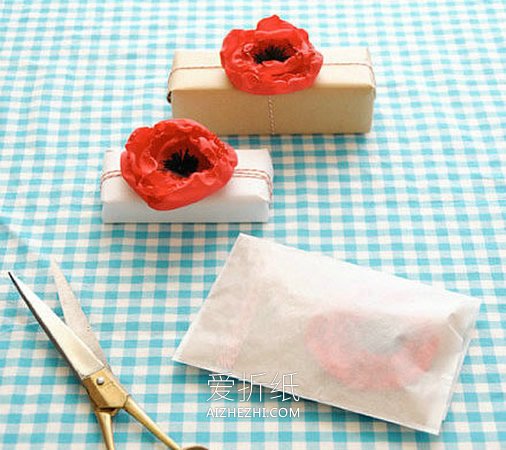 怎么把丝绸做成花朵 用来装饰礼品包装盒图解- www.aizhezhi.com