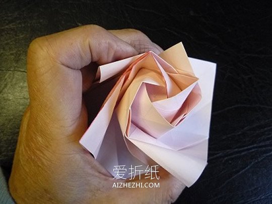 纸玫瑰花怎么折教程 清晰实拍玫瑰花折纸图解- www.aizhezhi.com