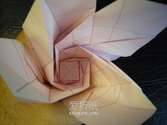 纸玫瑰花怎么折教程 清晰实拍玫瑰花折纸图解- www.aizhezhi.com