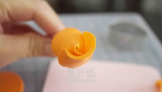 粘土玫瑰花怎么做图解 粘土一步一步制作玫瑰- www.aizhezhi.com