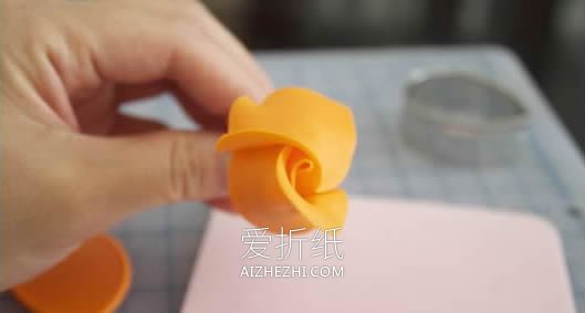 粘土玫瑰花怎么做图解 粘土一步一步制作玫瑰- www.aizhezhi.com