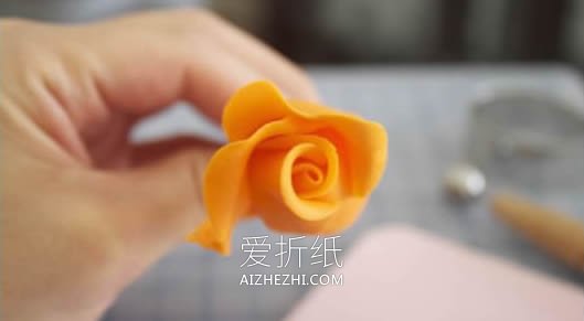 粘土玫瑰花怎么做图解 粘土一步一步制作玫瑰- www.aizhezhi.com