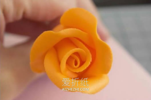 粘土玫瑰花怎么做图解 粘土一步一步制作玫瑰- www.aizhezhi.com