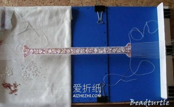 怎么做串珠福带图解 手工串珠肩带的方法- www.aizhezhi.com