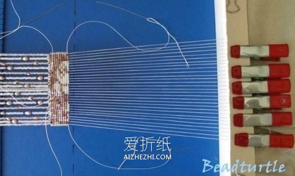 怎么做串珠福带图解 手工串珠肩带的方法- www.aizhezhi.com