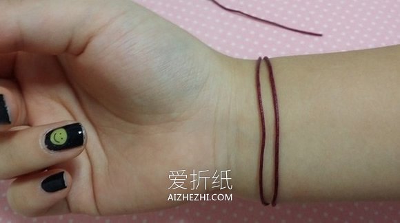 小清新手绳怎么编织 简单又可爱手绳的编法- www.aizhezhi.com