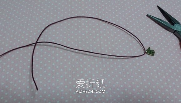 小清新手绳怎么编织 简单又可爱手绳的编法- www.aizhezhi.com