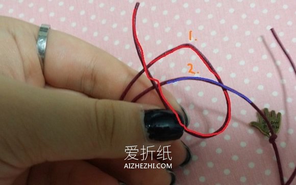 小清新手绳怎么编织 简单又可爱手绳的编法- www.aizhezhi.com