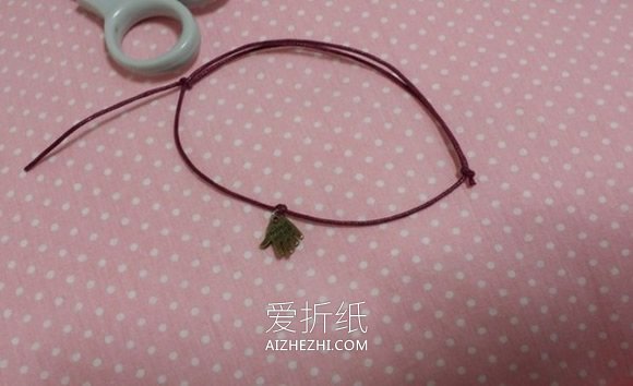 小清新手绳怎么编织 简单又可爱手绳的编法- www.aizhezhi.com