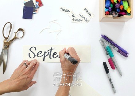 自制漂亮日历怎么做 色卡纸和相框制作日历- www.aizhezhi.com