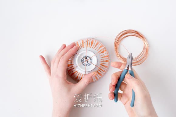 怎么做铜丝鸡蛋篮图解 铜丝手工制作鸡蛋篮子- www.aizhezhi.com