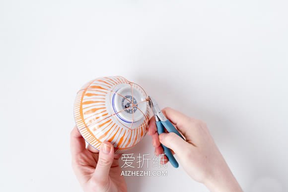 怎么做铜丝鸡蛋篮图解 铜丝手工制作鸡蛋篮子- www.aizhezhi.com