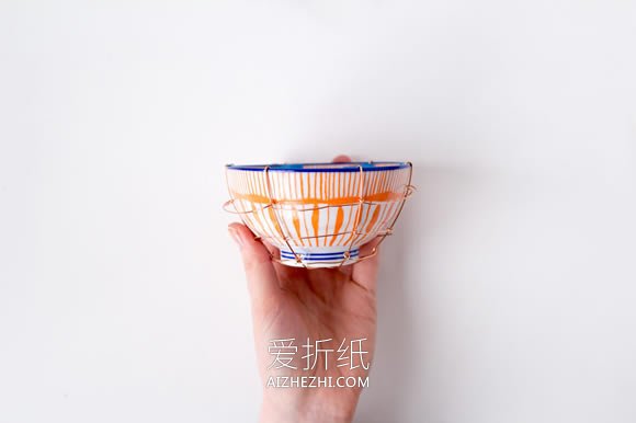 怎么做铜丝鸡蛋篮图解 铜丝手工制作鸡蛋篮子- www.aizhezhi.com