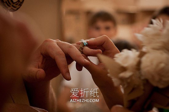 成人怎么玩瓦楞纸图片 创意瓦楞纸狂欢派对- www.aizhezhi.com