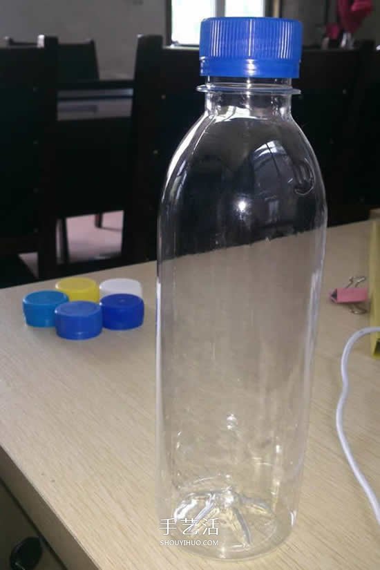 塑料瓶做灯笼步骤图 简单饮料瓶灯笼制作方法- www.aizhezhi.com