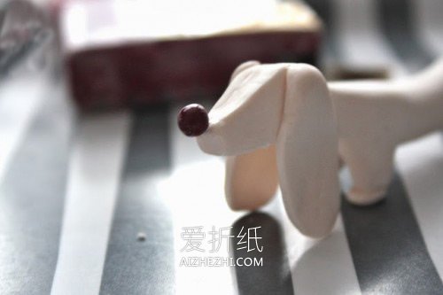 怎么做粘土筷子架图解 腊肠狗筷子架手工制作- www.aizhezhi.com