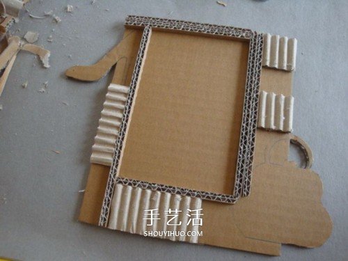瓦楞纸制作创意相框 硬纸板废物利用做相框- www.aizhezhi.com