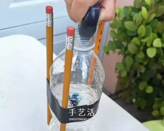 小苏打和醋的化学小实验：“一飞冲天”- www.aizhezhi.com