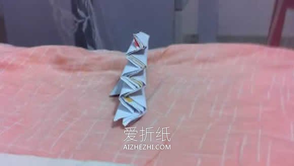 怎么折纸骷髅手骨图解 万圣节恶搞手骨的折法- www.aizhezhi.com