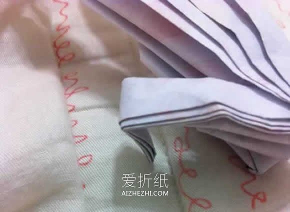 怎么折纸骷髅手骨图解 万圣节恶搞手骨的折法- www.aizhezhi.com