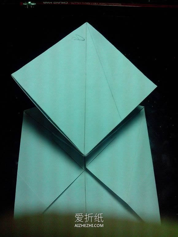 怎么折纸情人节礼品盒 带纸鹤浪漫纸盒折法- www.aizhezhi.com