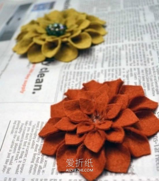 怎么做不织布莲花图解 手工布艺莲花饰品教程- www.aizhezhi.com