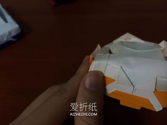 怎么折纸小轿车图解 立体小汽车的折法图解- www.aizhezhi.com