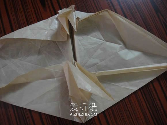 怎么折纸灼眼的夏娜 拿剑女生的详细折法图解- www.aizhezhi.com