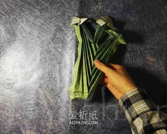 怎么折纸三生玫瑰图解 一张纸折三朵玫瑰方法- www.aizhezhi.com