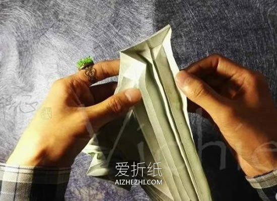 怎么折纸三生玫瑰图解 一张纸折三朵玫瑰方法- www.aizhezhi.com