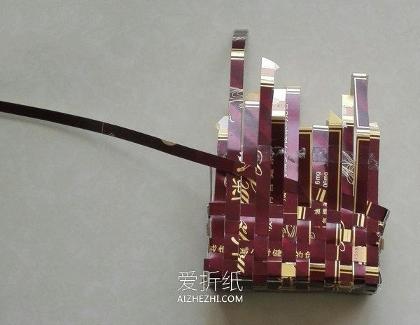 怎么做纸篮子的方法 用纸条编织篮子手工制作- www.aizhezhi.com