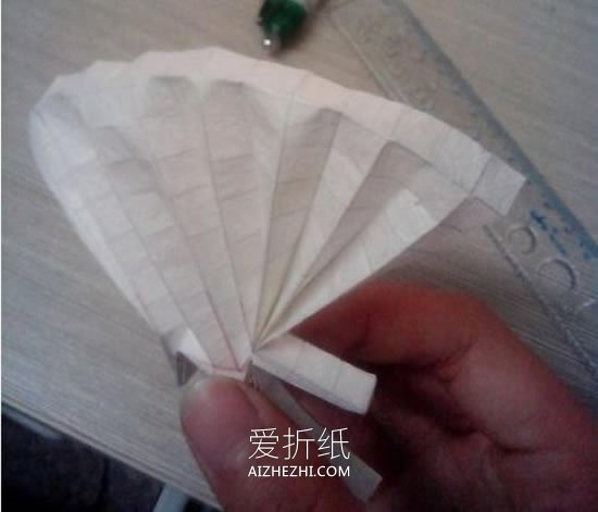 怎么折带翅膀天使图解 手工折纸立体天使步骤- www.aizhezhi.com