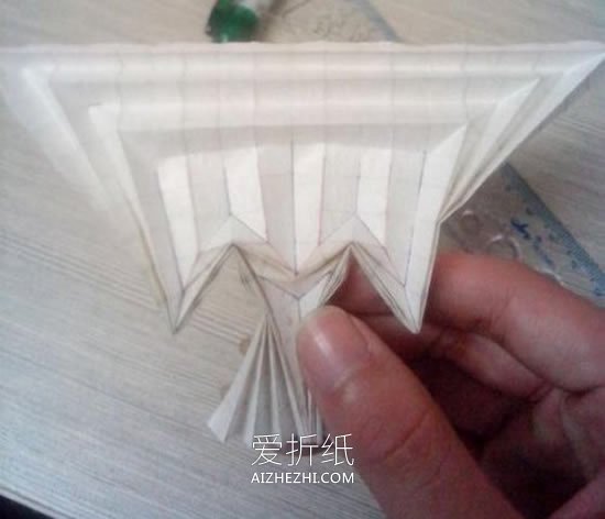 怎么折带翅膀天使图解 手工折纸立体天使步骤- www.aizhezhi.com