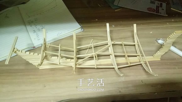 古代战船模型手工制作 纯以一次性筷子完成- www.aizhezhi.com