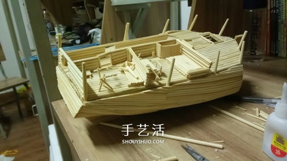 古代战船模型手工制作 纯以一次性筷子完成- www.aizhezhi.com