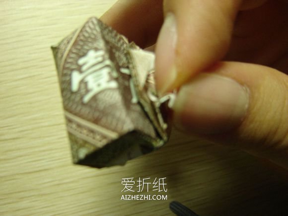 怎么用美元折纸相机 超详细纸币相机折法图解- www.aizhezhi.com