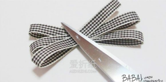 怎么做蝴蝶结发卡的方法 缎带制作蝴蝶结发饰- www.aizhezhi.com