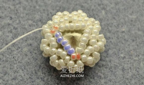 怎么做串珠胸花图解 美丽雪花的串珠方法- www.aizhezhi.com